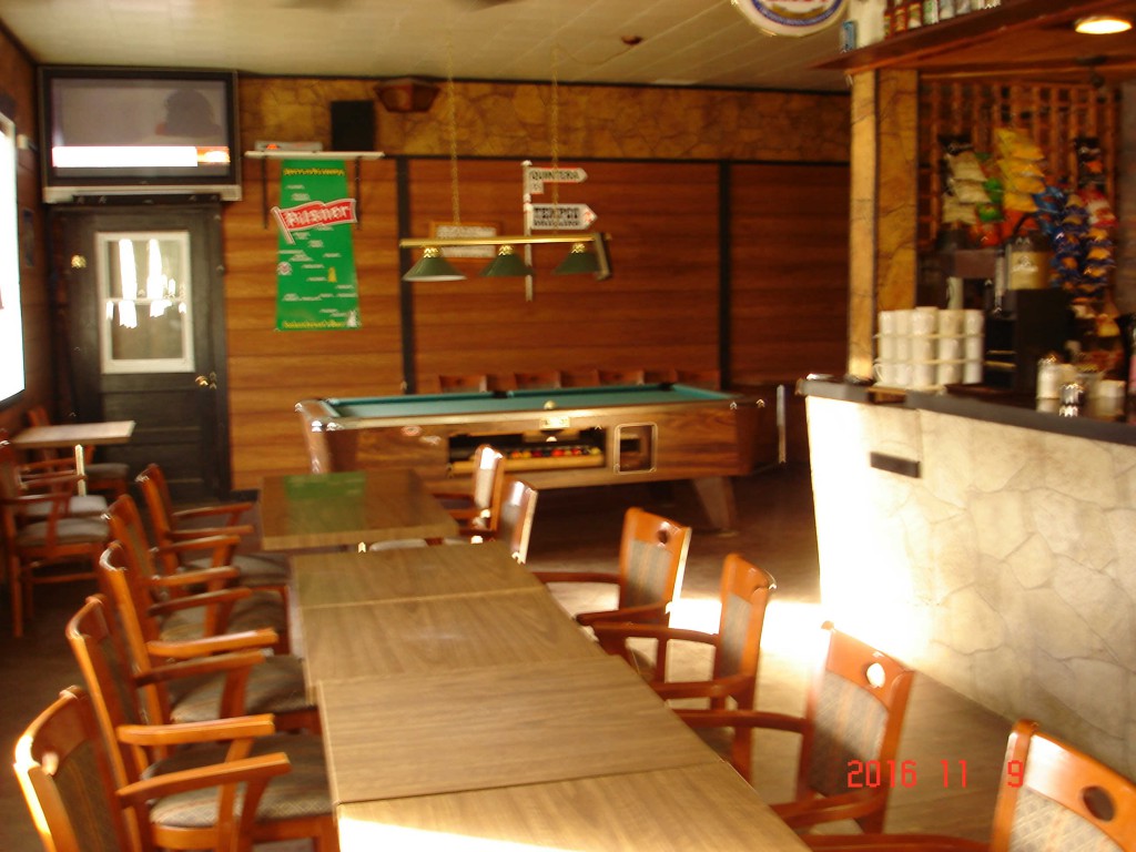 1 Pool and Bar Tables 1 Pool and Bar Tables